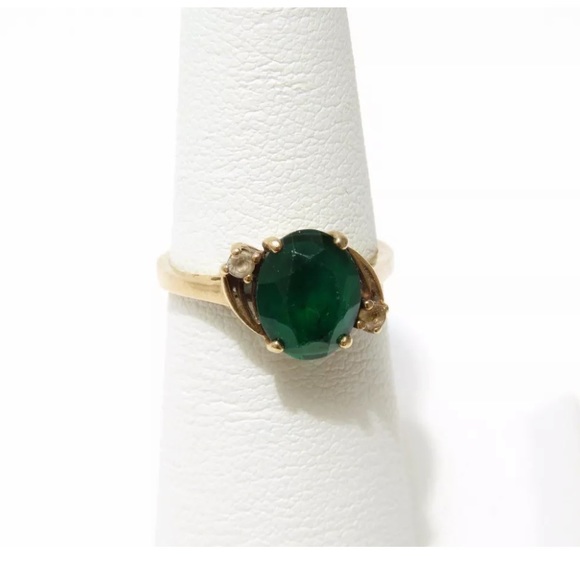 ♥️10K yellow gold emerald ring with cz accents♥️ - Picture 2 of 12